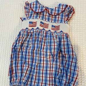 EUC. PATRIOTIC SMOCKED BUBBLE.
